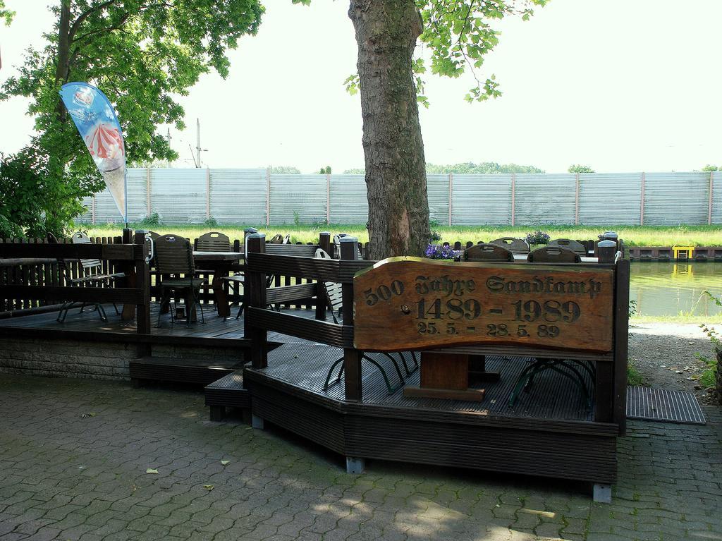 Alter Dorfkrug Am Kanal Wolfsburg Esterno foto